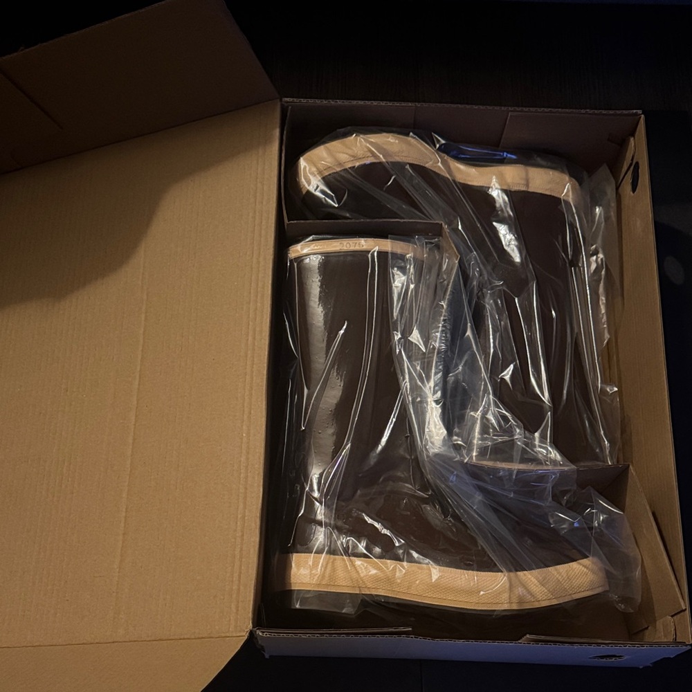 Xtratuf unisex Legacy Soft Toe 12in Rubber Boots - Brown size 7